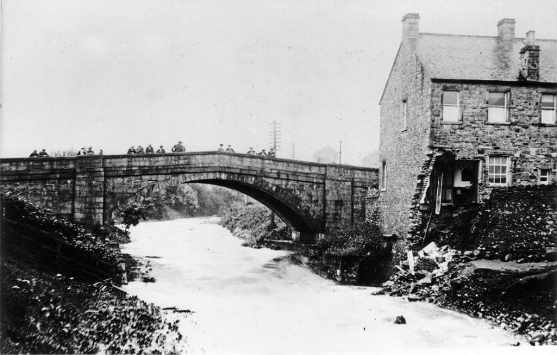 Bridge End flood damage 1920.JPG - Flood damage to end house at Bridge End - 20th July 1920